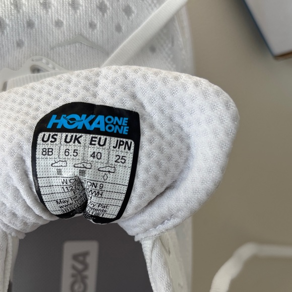 HOKA W CLIFTON 9 White Sneakers Minimalist Design Chunky Sole Brand New in Box - Picture 14 of 16